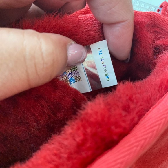 NWOT UGG Classic Kids Ultra Mini, Red, size 5 - Picture 12 of 14